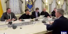 Zelensky pronto a partire per gli Usa per concludere l'accordo. Trump ottimista, Mosca verso il "no"
