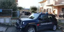 Un uomo e una donna trovati morti in casa nel Perugino, probabile femminicidio-suicidio