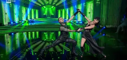 Ballando con le Stelle, l'appassionante tango argentino di Rosa Chemical ed Erica Martinelli