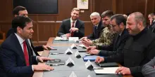 Von der Leyen: "78 morti in 2 giorni: sono crimini di guerra". I negoziatori di Kiev oggi a Miami