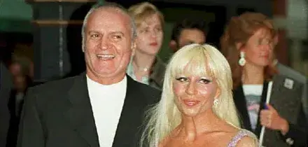 Versace torna in mani italiane, Prada l'ha acquisita nel giorno del compleanno di Gianni