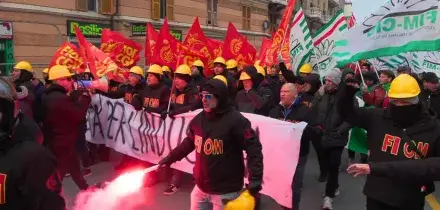 Ex Ilva, partito a Genova il corteo dello sciopero generale dei metalmeccanici