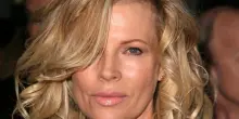 Buon compleanno a Kim Basinger, indimenticata icona sexy di "9 settimane e &frac12;". Compie 72 anni