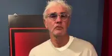 Caso Orlandi, il video di Giletti colpito da un pugno durante un'intervista in strada a Roma