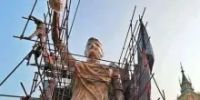 Lionel Messi inaugura a Calcutta una statua di 21 metri in suo onore