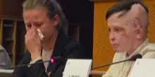 Ucraina, il racconto del piccolo Roman commuove il Parlamento europeo, anche l’interprete in lacrime