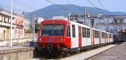 Circumvesuviana ancora maglia nera del trasporto locale, il rapporto di Pendolaria
