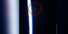 Prima dell&rsquo;alba, la cometa: lo spettacolo visto dall&rsquo;astronauta a bordo della Stazione spaziale
