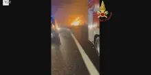 Il momento in cui esplode la cisterna in A1 a Teano