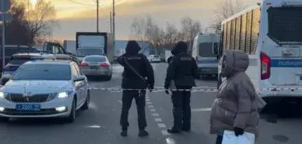 Mosca, esplode auto nella via dove &egrave; morto Sarvarov. Zelensky: nel piano Usa previste elezioni