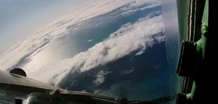 Mosca: bombardieri strategici russi sul Mare di Barents seguiti da jet "stranieri"