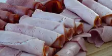 Richiamati prosciutto cotto, fesa di tacchino e arista per rischio Listeria. I lotti interessati