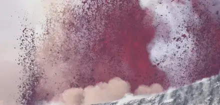 Eruzione Etna, fontane di lava alte 3-400 metri sulla vetta innevata