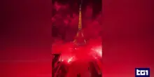 Parigi, fumogeni e fuochi d'artificio non autorizzati vicino la Torre Eiffel: 40 arresti