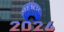 Tutto pronto per festeggiare il 2026 a New York: testata la sfera di Capodanno sopra Times Square