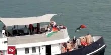 Salpata da Barcellona verso Gaza la "Global Sumud Flotilla", viaggio reso difficile per maltempo