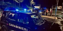 Notte di violenza a Roma: ragazzo di 22 anni accoltellato davanti a una discoteca