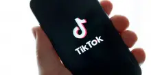 Accuse di creare dipendenza nei giovani, TikTok patteggia in Alabama e paga 100 milioni di dollari