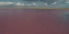 Dopo anni riapre il Lago Rosa, spettacolo della natura minacciato dal turismo "social"