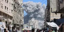 Le immagini della devastazione e la fuga da Gaza city, 18mila gli edifici ridotti in macerie