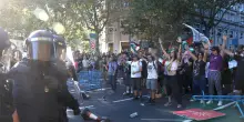 Manifestanti pro Palestina fermano l’ultima tappa della Vuelta a Madrid