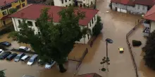 Alluvione a Meda, auto travolte dall'acqua: le immagini dal drone