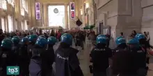 Cortei per Gaza, a Milano dalla protesta pacifica alla guerriglia contro la polizia in Centrale