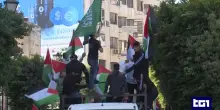 Festa a Ramallah per il riconoscimento della Palestina, mentre da Gaza si continua a fuggire