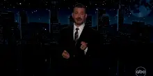Jimmy Kimmel torna in tv: "Profondamente commosso dal perdono espresso da Erika Kirk"