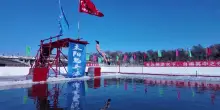 Cina, un tuffo da brividi: nuotatori impavidi nelle acque gelide del fiume Songhua a Harbin