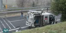 Un camion messo di traverso e pochi minuti per la rapina al furgone portavalori