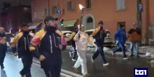 Fiamma olimpica a Bologna, la dedica a vittime Cras Montana. Valentina Bisti del Tg1 tra i tedofori