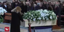 I funerali di Giovanni, morto nella strage a Crans-Montana. Il padre: "Hai perso la vita, io con te"