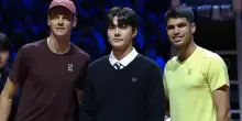 Super Match, la star del K-pop Sehun lancia la monetina e posa con Sinner e Alcaraz