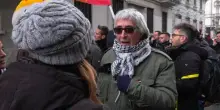 Milano, corteo pro Maduro e pro Palestina: giornalista allontanata