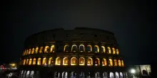 Agguato notturno davanti al Colosseo contro ragazzi di origine nordafricana