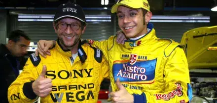 Valentino Rossi denuncia la compagna del padre: l'accusa di aver preso 200mila euro dal suo conto