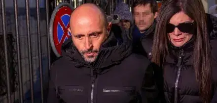 Crans-Montana, Jacques Moretti in aula per l'interrogatorio: "Nessuno ha usato gli estintori"