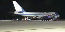 "Problema elettrico": l'Air Force One inverte la rotta e torna alla base