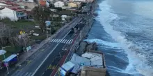 Il lungomare di Santa Teresa di Riva devastato: si salvano solo 500 metri