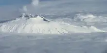 Neve sull'Etna, il vulcano imbiancato visto dall'aereo