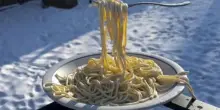 Gli spaghetti si congelano in pochi secondi: il video del gelo che attanaglia gli USA