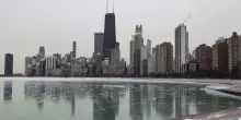 Tempesta invernale in Usa: le immagini del lago Michigan ghiacciato a Chicago