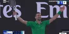 Tennis, semifinali infinite: Sinner ko contro Djokovic, Alcaraz vincente sfida il serbo in finale