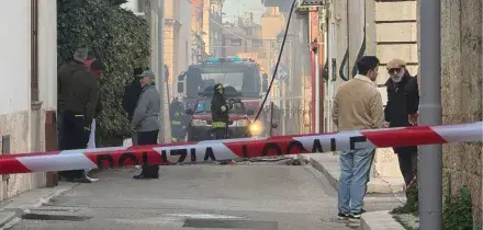 Crolla un edificio nel Barese, due persone sotto le macerie