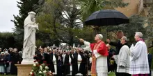 Papa Leone XIV presiede nei Giardini Vaticani l'intronizzazione dell'immagine di Santa Rosa de Lima