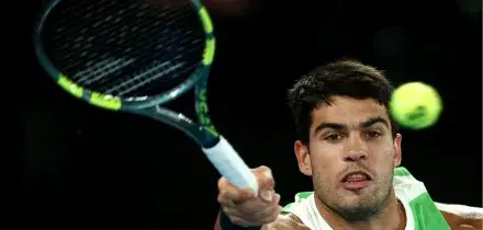 Australian Open, Alcaraz trionfa in finale contro Djokovic dopo quattro set di fuoco