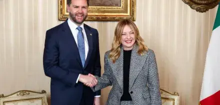 Meloni vede Vance e Rubio a Milano: "Rafforziamo la collaborazione". In piazza cortei contro l'Ice