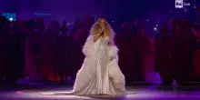 Milano Cortina 2026, Mariah Carey intona &ldquo;Nel blu dipinto di blu&rdquo;