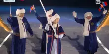 Milano Cortina 2026, le uniformi imperiali della Mongolia danno spettacolo